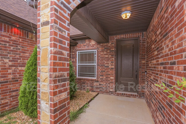 Photo - 2202 SW Tupelo Ave House