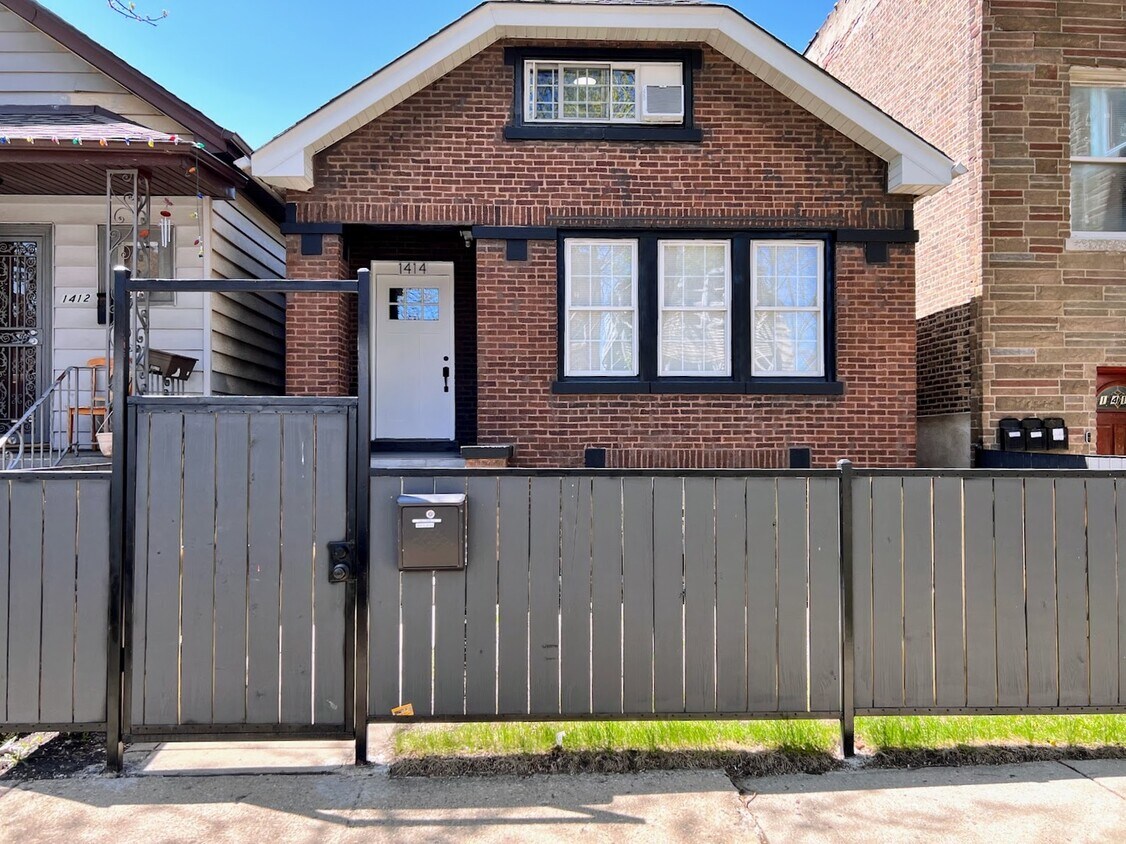 Foto principal - 1414 N Laramie Ave