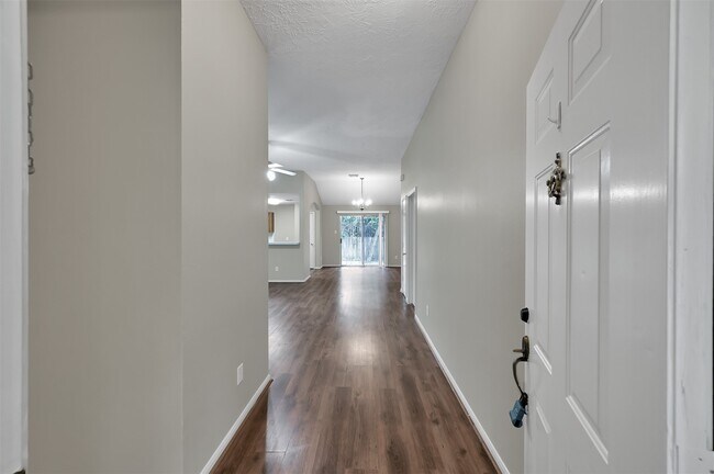 Building Photo - 318 Paradise Ln