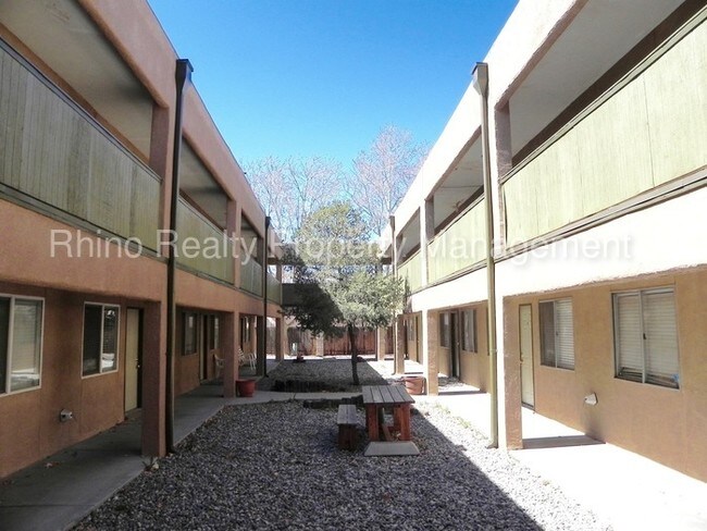 Foto del edificio - 8101 Marble Ave NE