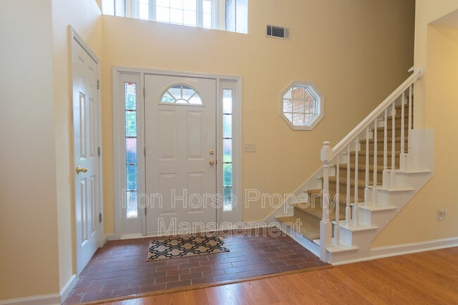 Foto del edificio - 340 Bedford Dr