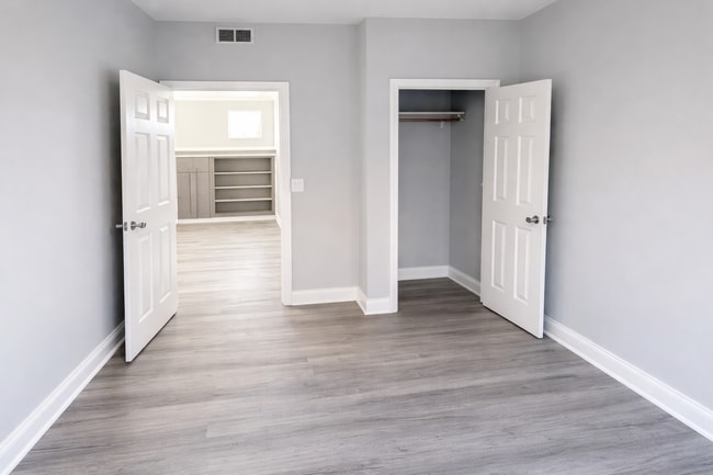 Building Photo - 843 E Marquette Rd