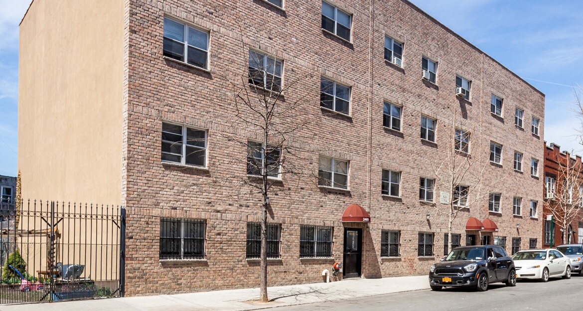Primary Photo - Belmont Townhouses
