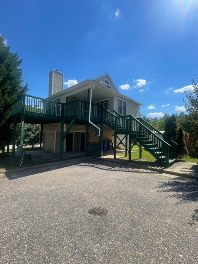 Primary Photo - Cute Beach Style Home in Fayetteville