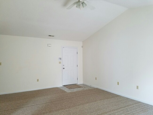 Building Photo - 108 Sutton Dr