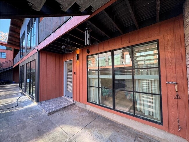 Building Photo - 400 E 30th St