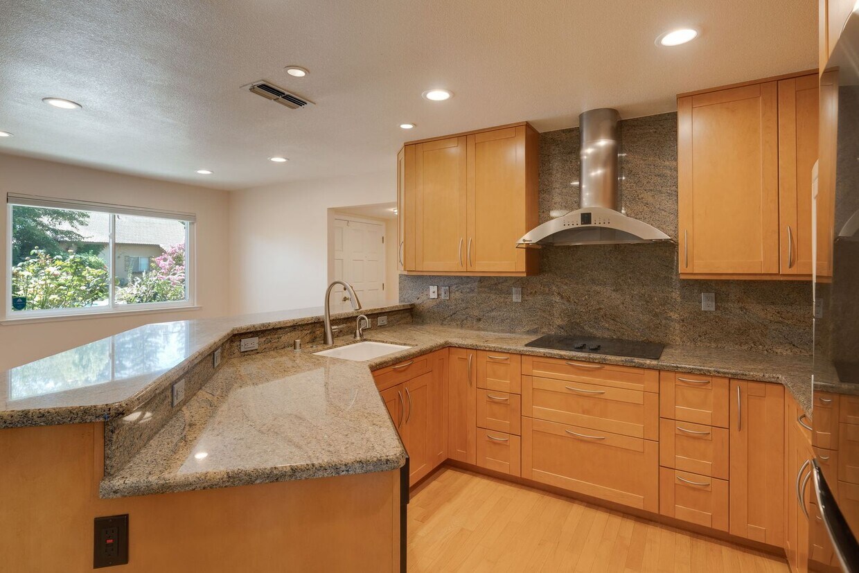 Charming 3 Bedroom Single-Story with Firep... - Charming 3 Bedroom Single-Story with Firep...