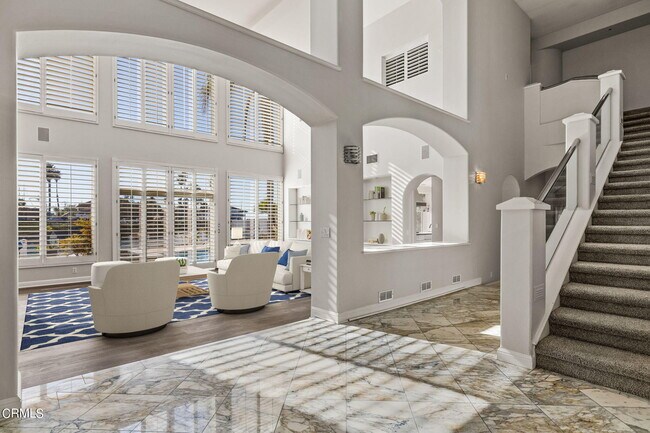 Building Photo - 3097 Bayshore Ave