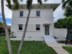 Building Photo - 2450 SW 5th St