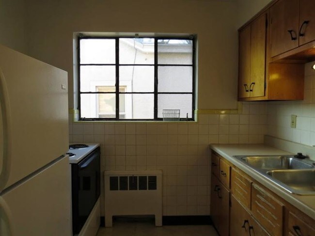 Foto del edificio - 3374 Woodford Rd