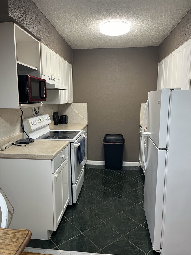 Kitchen - 3199 Morganford Rd