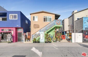 Building Photo - 717 Ocean Front Walk