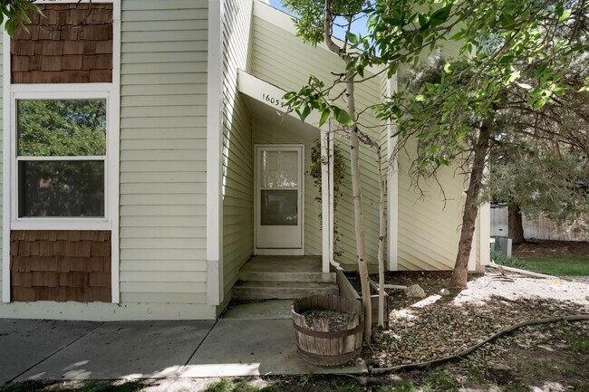 Foto del edificio - 16033 E Radcliff Pl