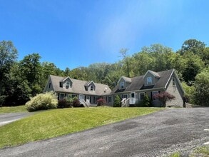 Building Photo - 492 Midland Lake Rd