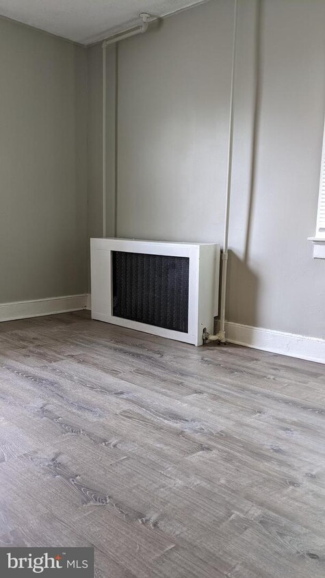 Primary Photo - 25 E Camden Ave