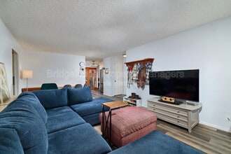 Building Photo - 4560 Maple Ave