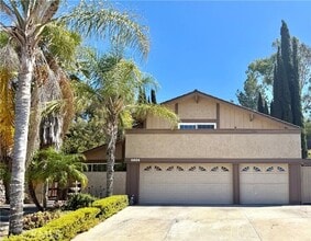 Building Photo - 5824 E Camino Pinzon