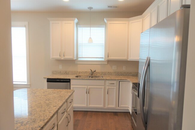 Foto del edificio - 15 Bishop Lake Way