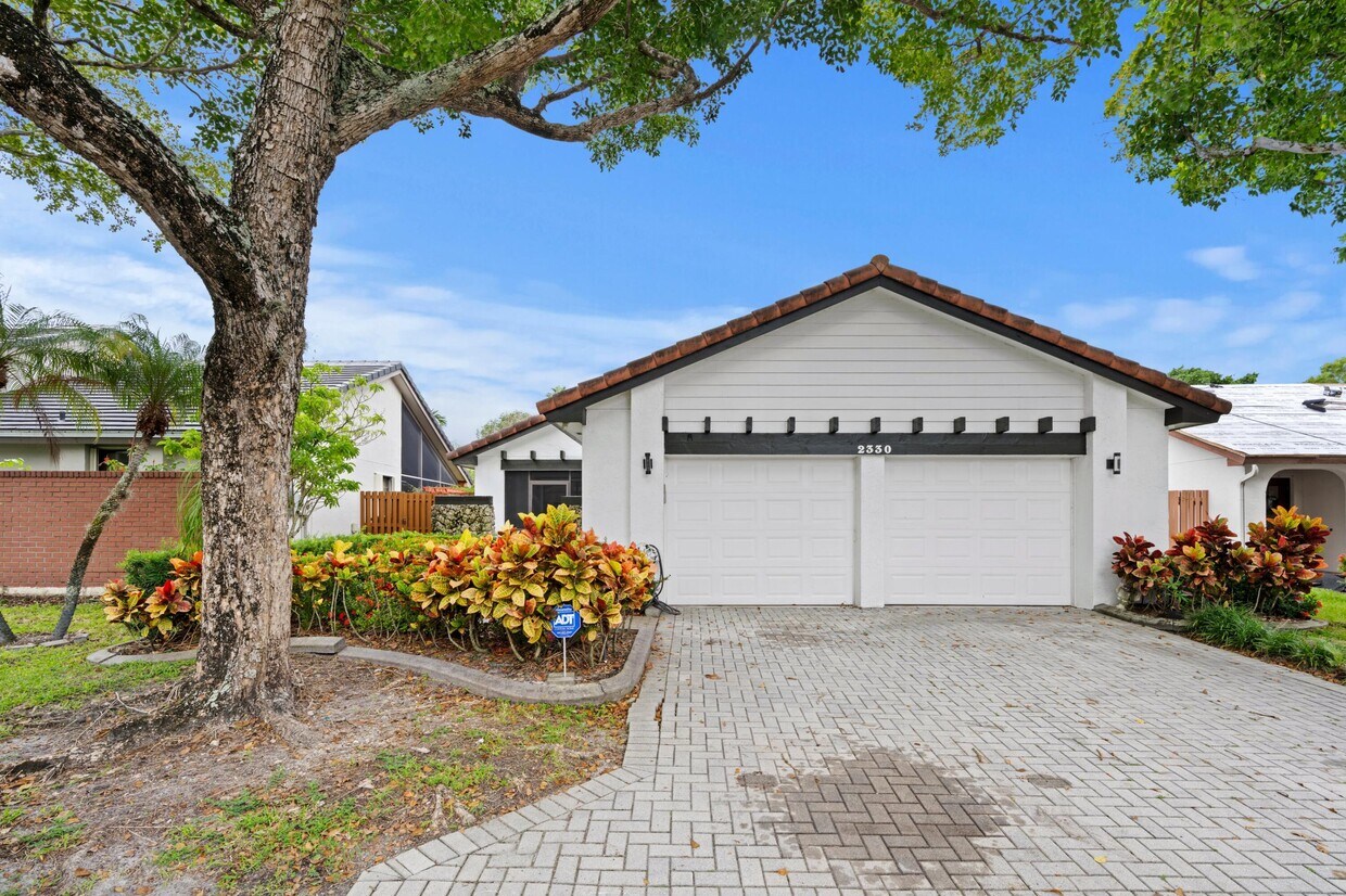 Foto principal - 2330 Dover