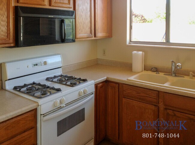 Photo - Exceptional Pet Friendly 5 Bedroom Home in...