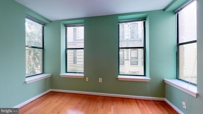 Foto del edificio - 2627 Adams Mill Rd NW