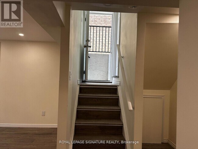 Building Photo - 104 Stedford Cres