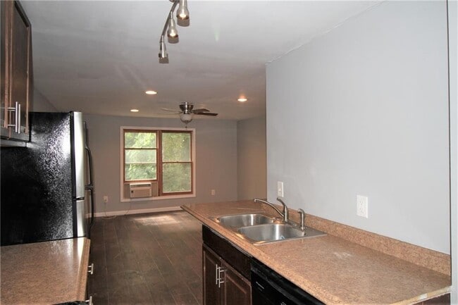 Building Photo - 2054 E Roxboro Rd NE