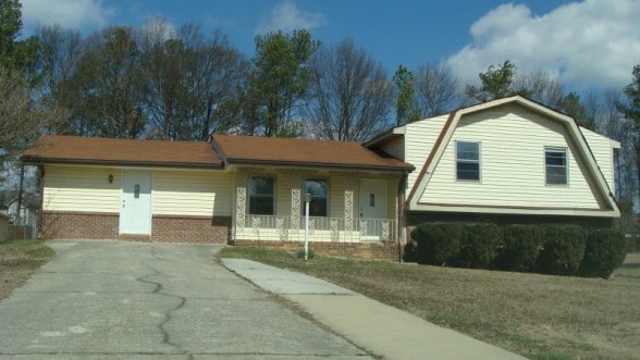 3BR 3 BTH House on a Quiet Street - 4218 Carlos Ct