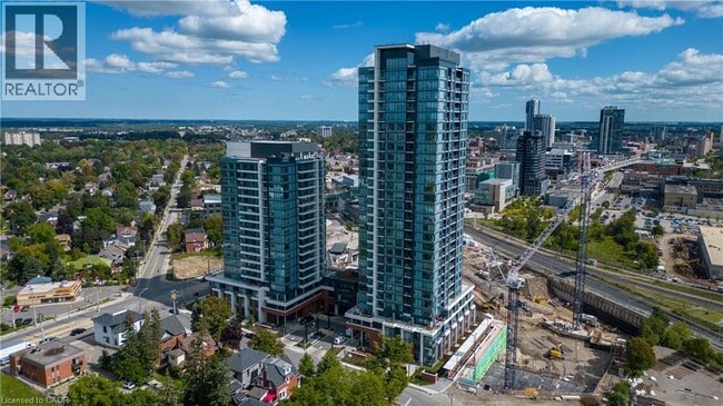 Building Photo - 15 Wellington St S