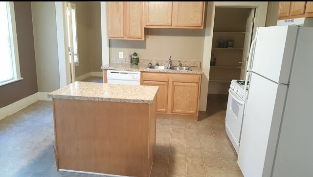 Kitchen 1 - 934 Watson St SW
