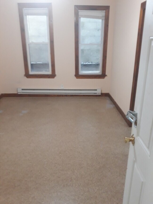 Foto del edificio - Modernized 3 Bedroom, Shared Yard, Lots of...