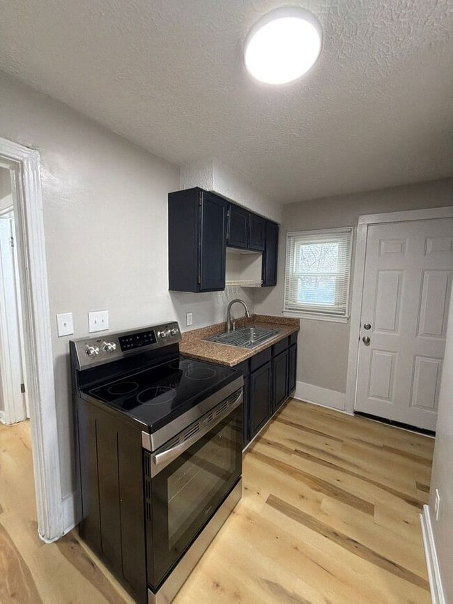 Building Photo - 3005 Linwood Ave