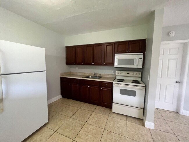 Foto del edificio - 4820 Maine St