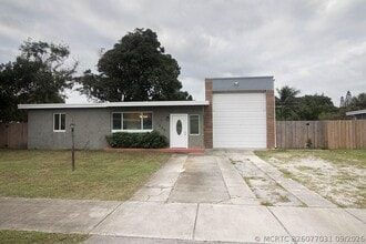 Building Photo - 1650 NE 44th St