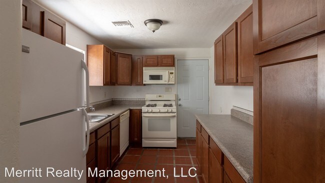 Building Photo - 1834 W Pueblo Vista Blvd