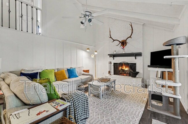 Building Photo - 4101 Pickwick Dr