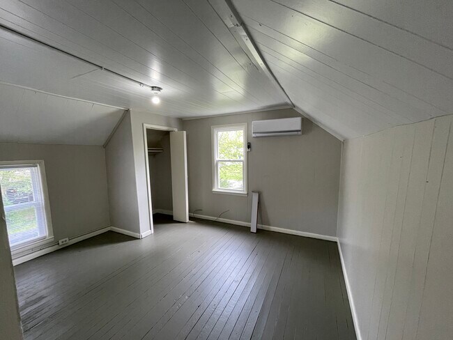 Building Photo - 201 N Giles Ave