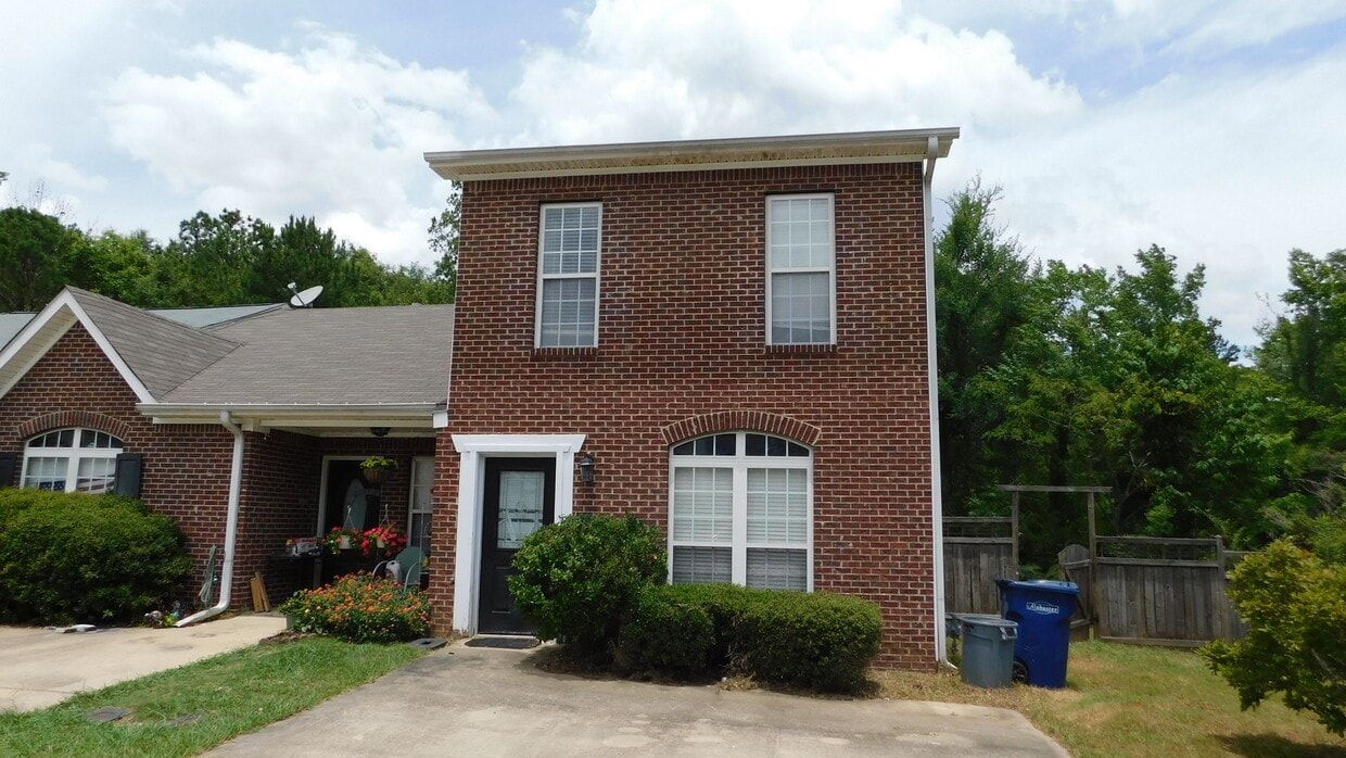 Primary Photo - 206 Park Village Cir
