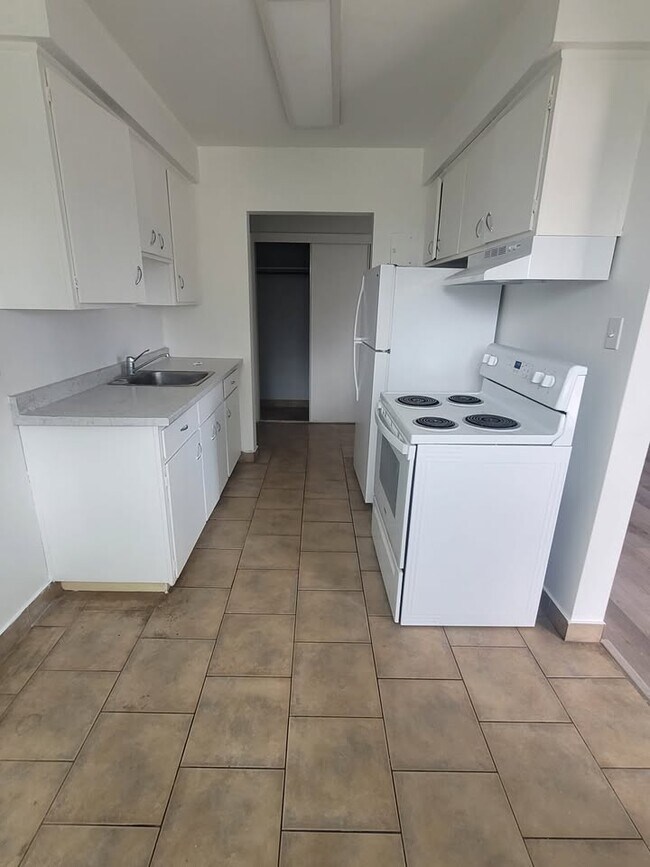 Building Photo - 16 Austin Dr