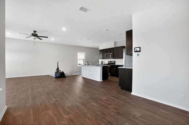 Building Photo - Move-In Ready 4-Bedroom Home Near Parks, G...