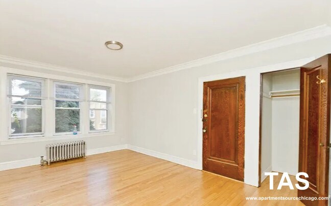 Building Photo - 4539 W Barry Ave