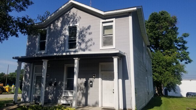 Frente - 619 S 4th St