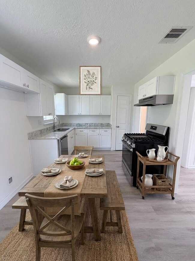 Foto del edificio - 404 Elaine St