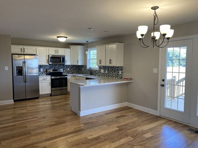 Foto del edificio - Like Brand New 5 Bedroom Home with GORGEOU...