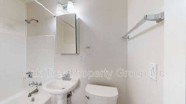 Building Photo - 406 Van Buren Ave