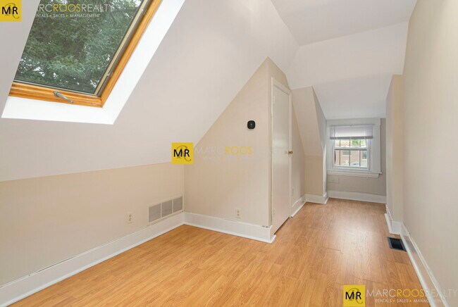 Building Photo - 13 Mansfield St
