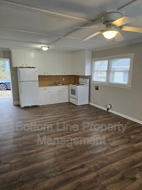 Building Photo - 504 Bethpage Rd