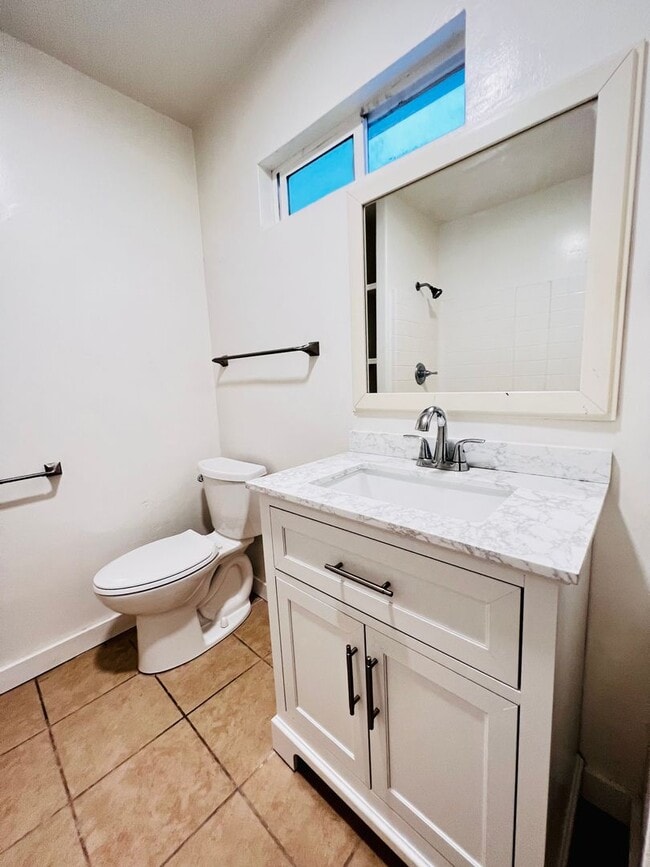 Building Photo - Adorable bungalow cottage in Bluff Park