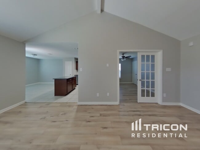 Building Photo - 2111 Juniper Dr