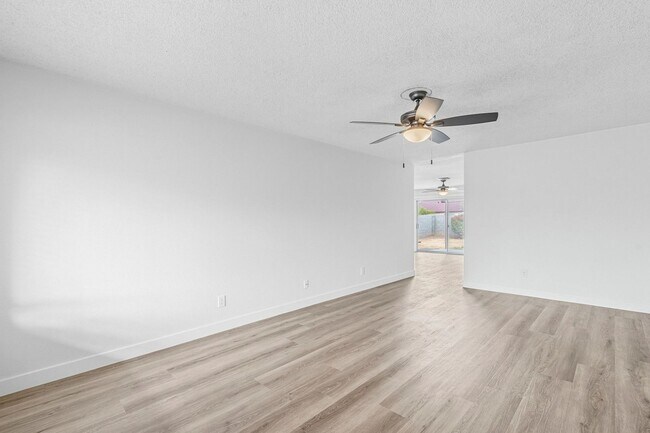 Building Photo - Wonderful East Valley Home! 4bedroom 1.5 B...